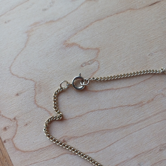 Vintage Gold Tone Faux Cameo Necklace And Screw Back Earring Set Costume Jewelry - Picture 3 of 12